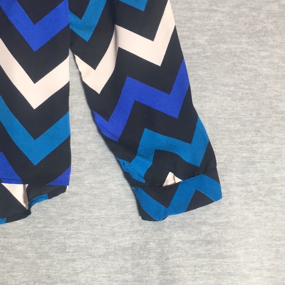 CHARLOTTE RUSSE Cool Bold Statement Chevron Print Long Sleeve 2 Pocket Top - Picture 5 of 15